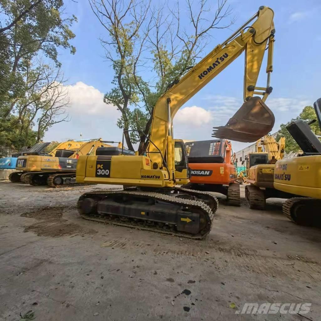 Komatsu PC 300 Roomikekskavaatorid