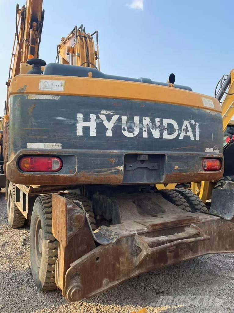 Hyundai 210W-9 Ratasekskavaatorid