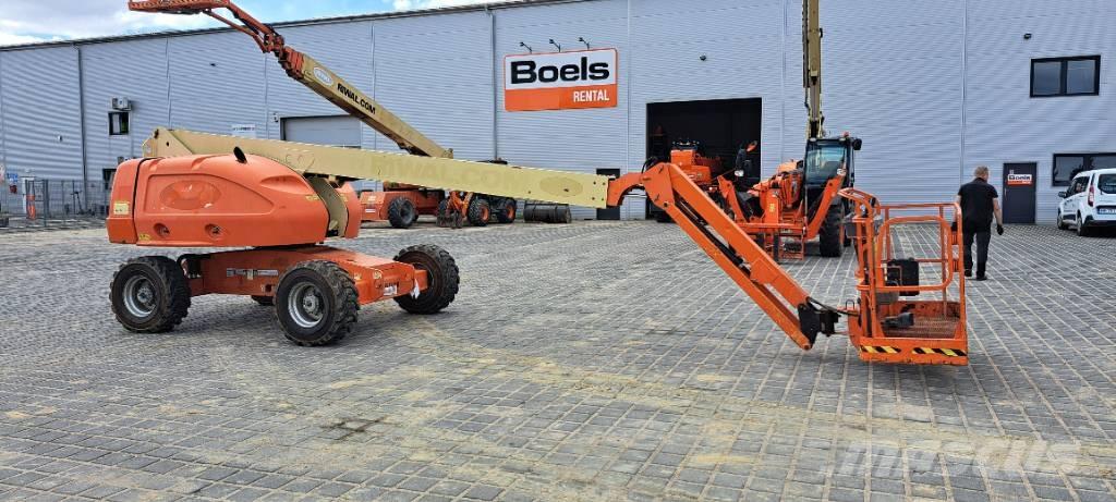 JLG 600AJ Iseliikuvad poomtõstukid