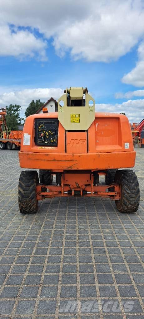 JLG 600AJ Iseliikuvad poomtõstukid