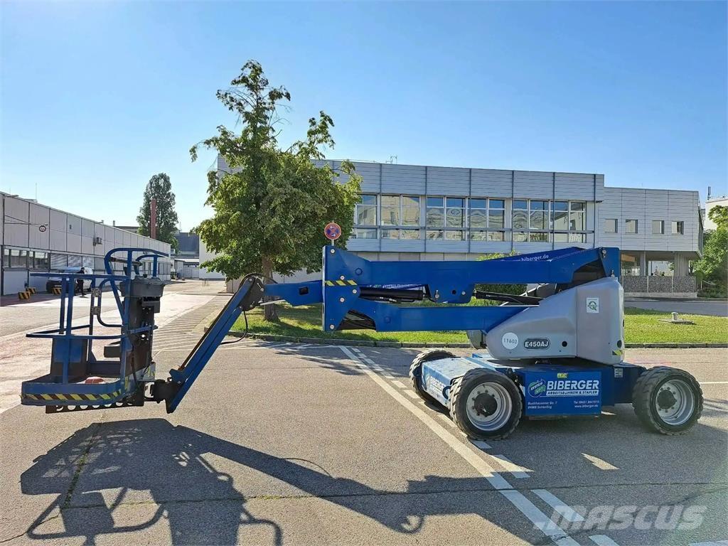 JLG E450AJ Iseliikuvad poomtõstukid