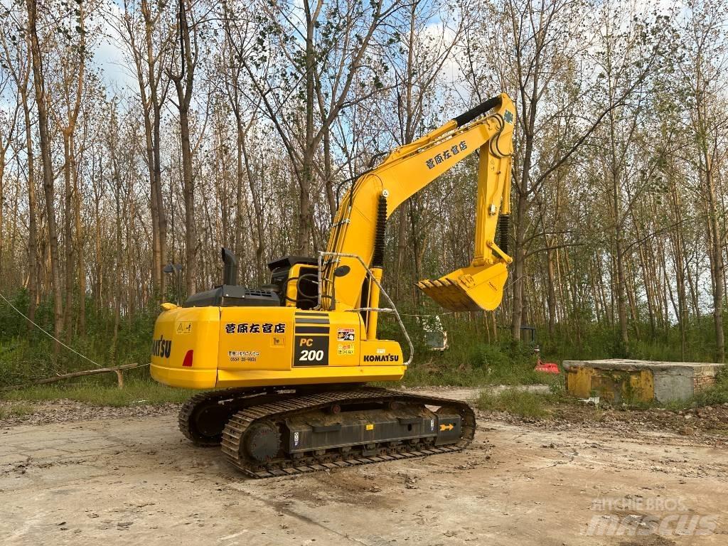 Komatsu PC200-8 Roomikekskavaatorid