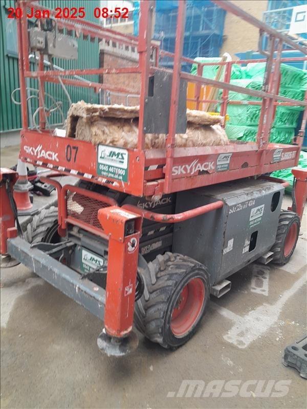 SkyJack 6832 RT Käärtõstukid