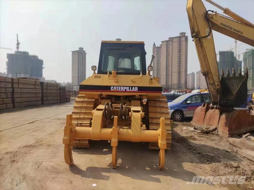CAT D 6 M Buldooserid