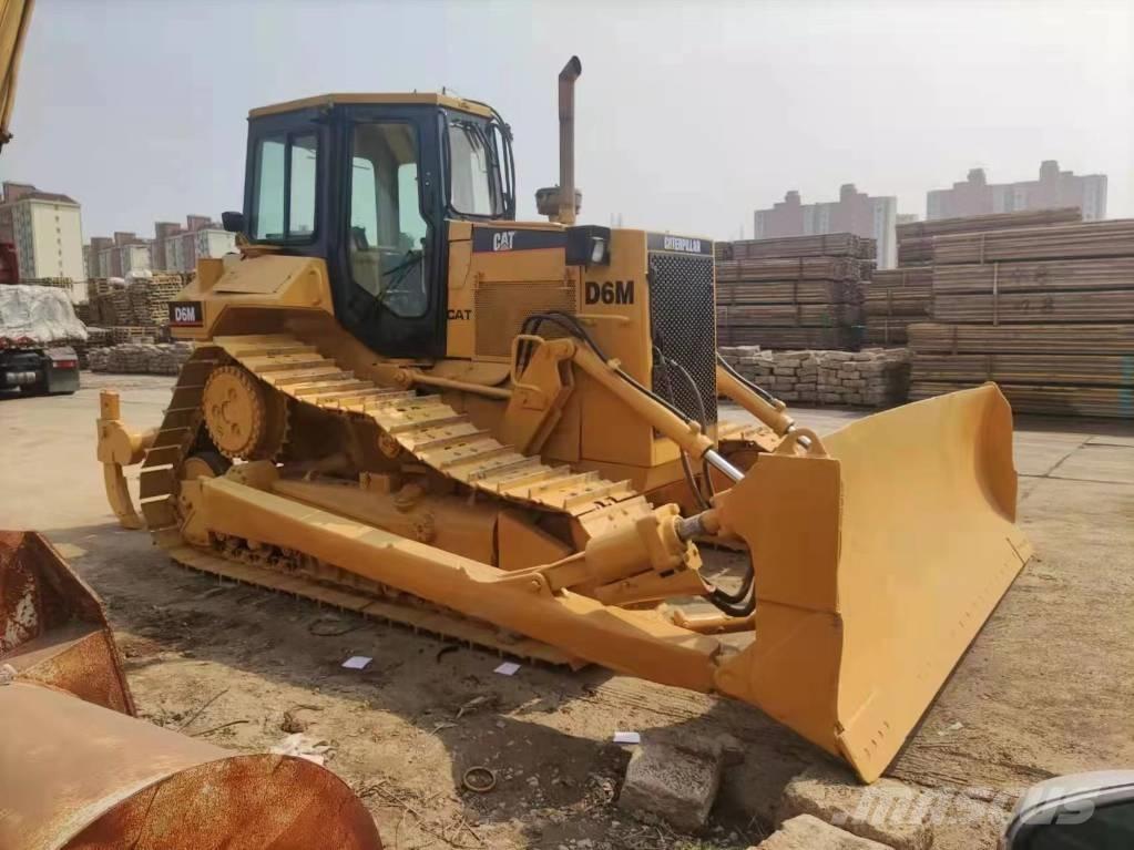 CAT D 6 M Buldooserid