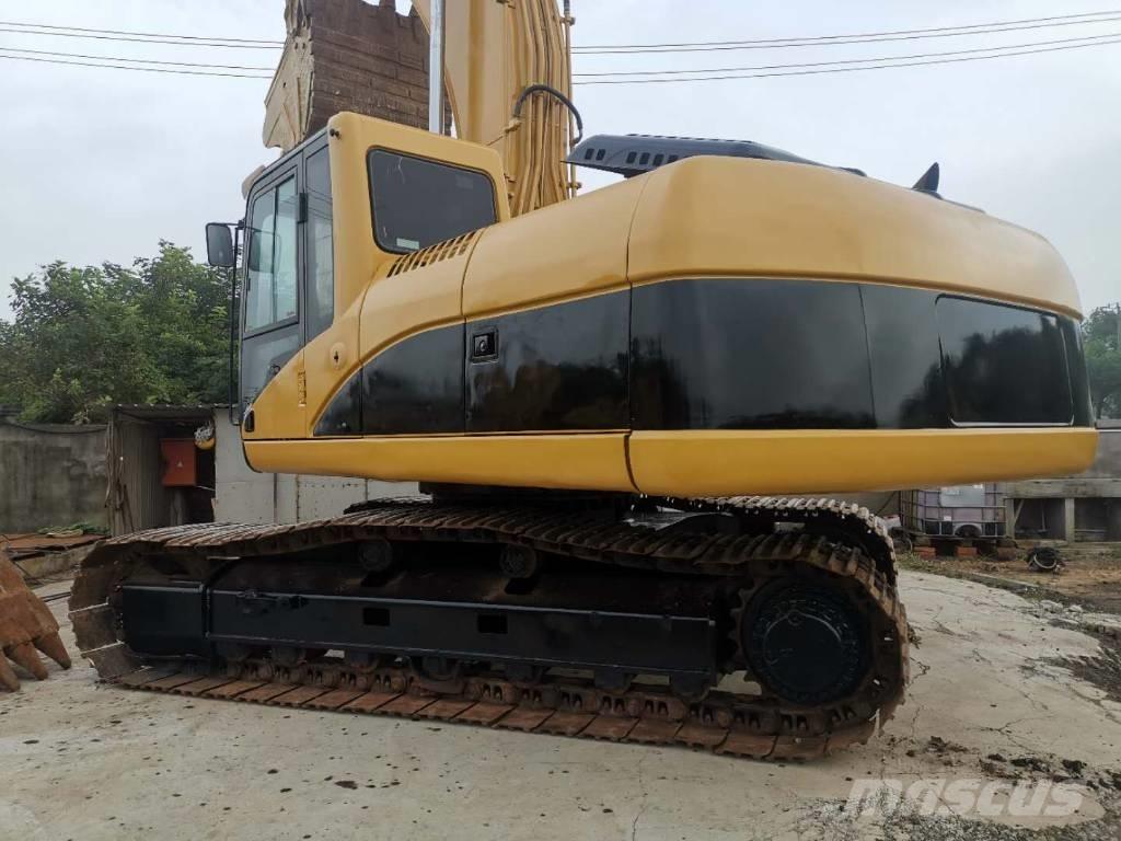 CAT 325C Roomikekskavaatorid