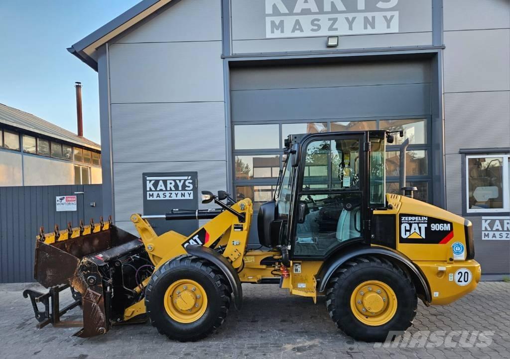 CAT 906 Rataslaadurid