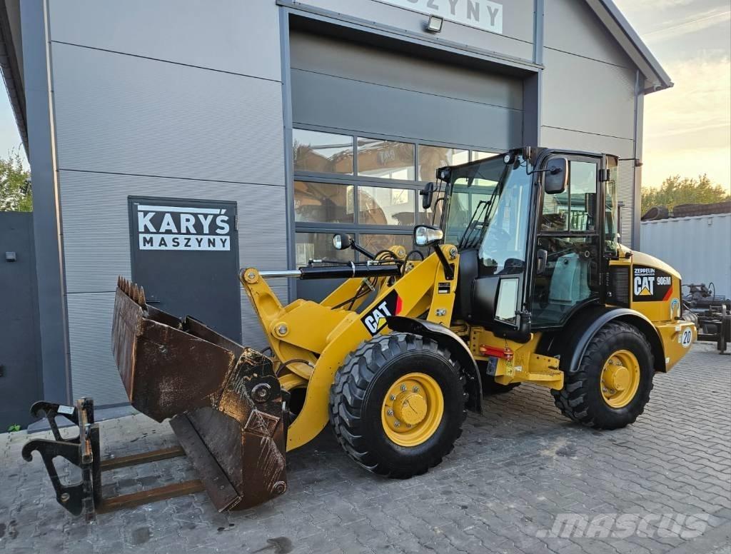 CAT 906 Rataslaadurid
