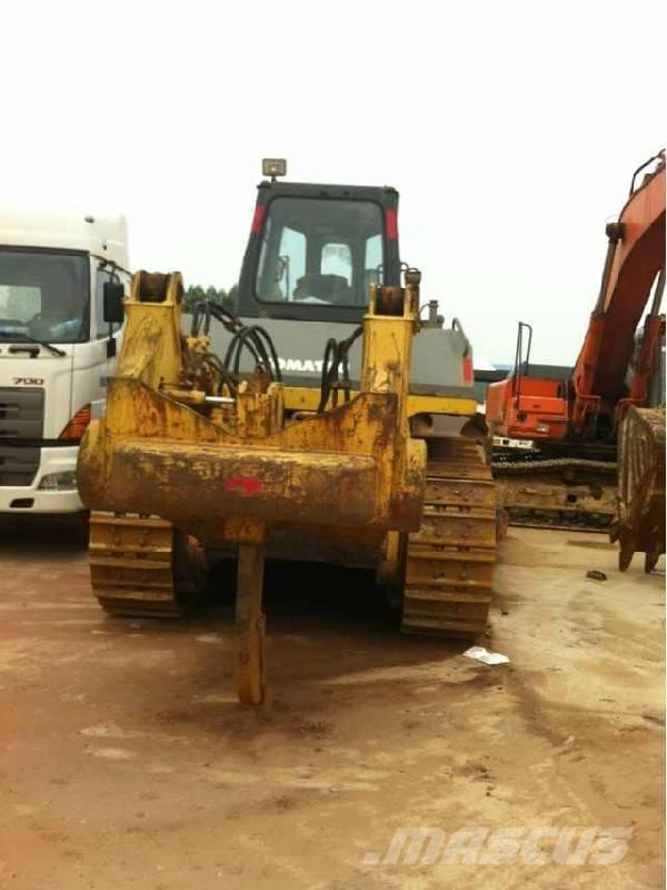 Komatsu d155a-3 Buldooserid