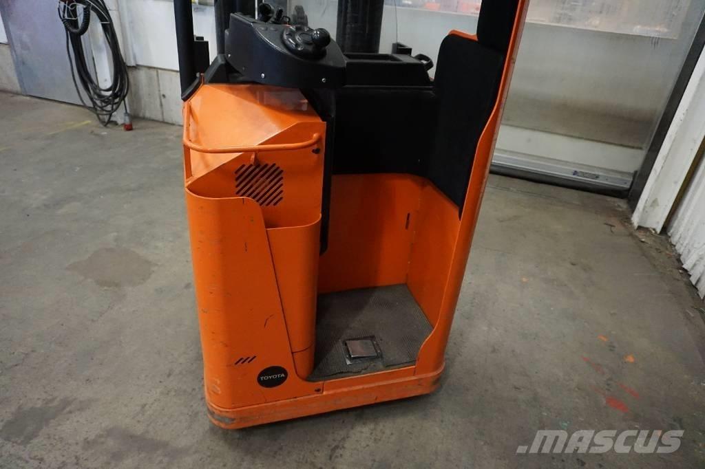 Toyota SSE135L Platvormiga virnastajad