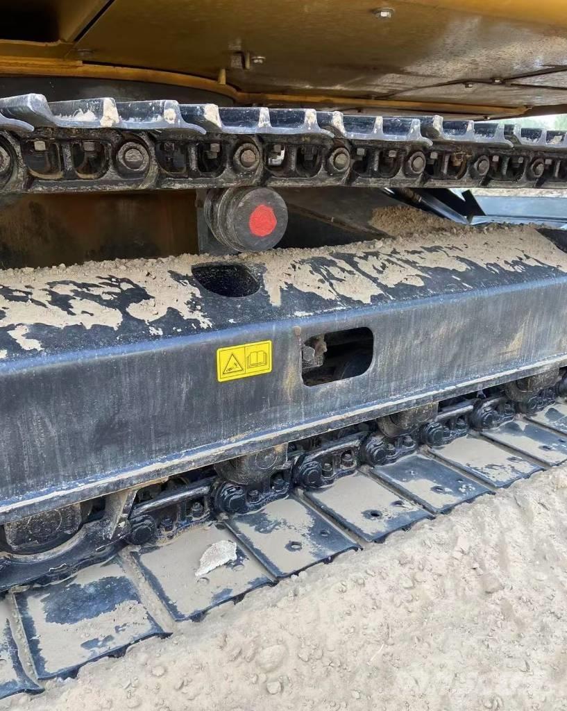 CAT 307 Roomikekskavaatorid