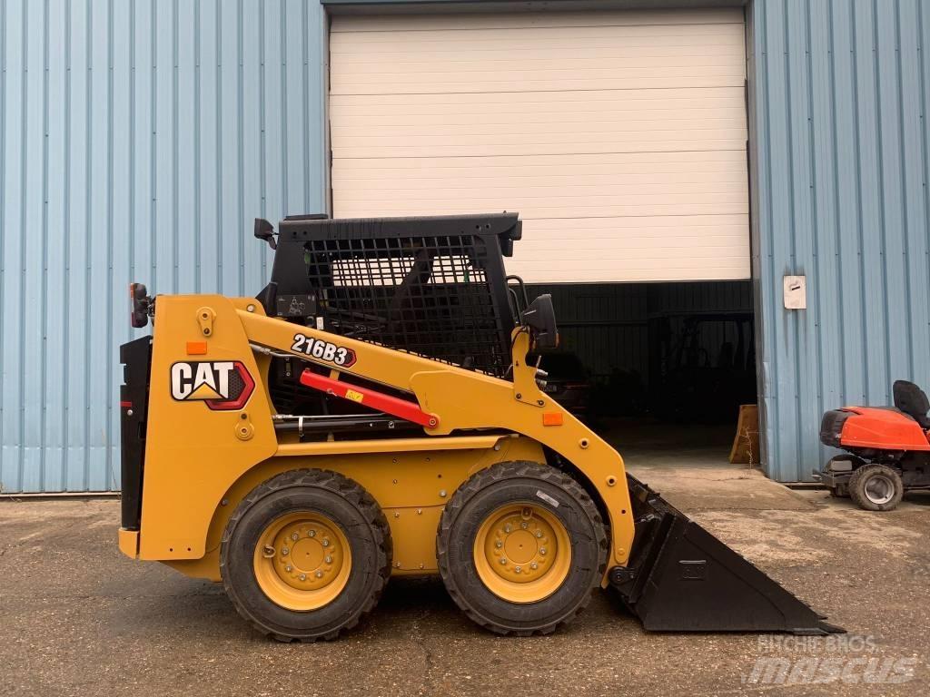 CAT 216 B 3 Väikelaadurid