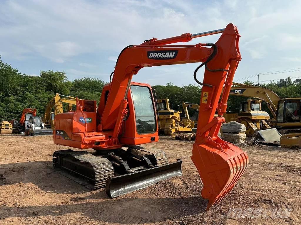 Doosan DH 80 Väikeekskavaatorid 7t-12t