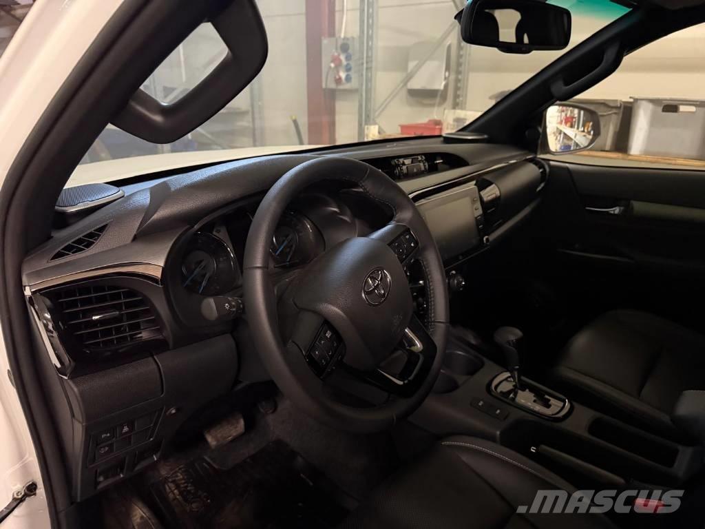 Toyota Hilux 2.8D Kaubikud