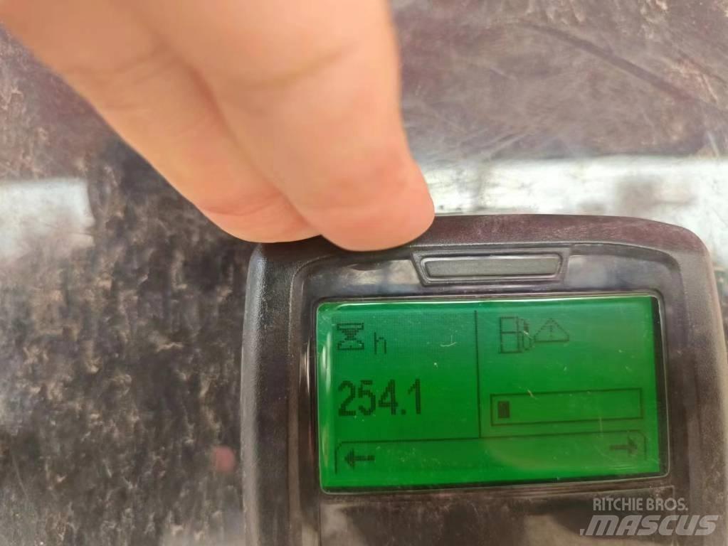 JLG 660 SJ Teleskoop poomtõstukid