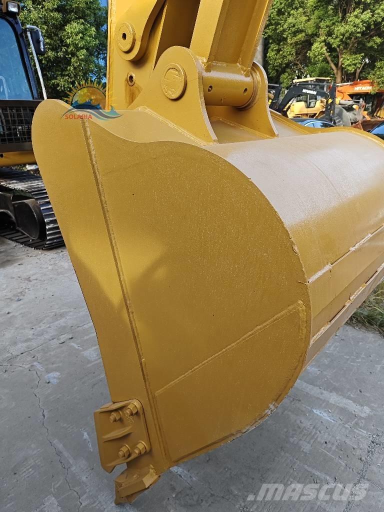CAT 320D2L Roomikekskavaatorid