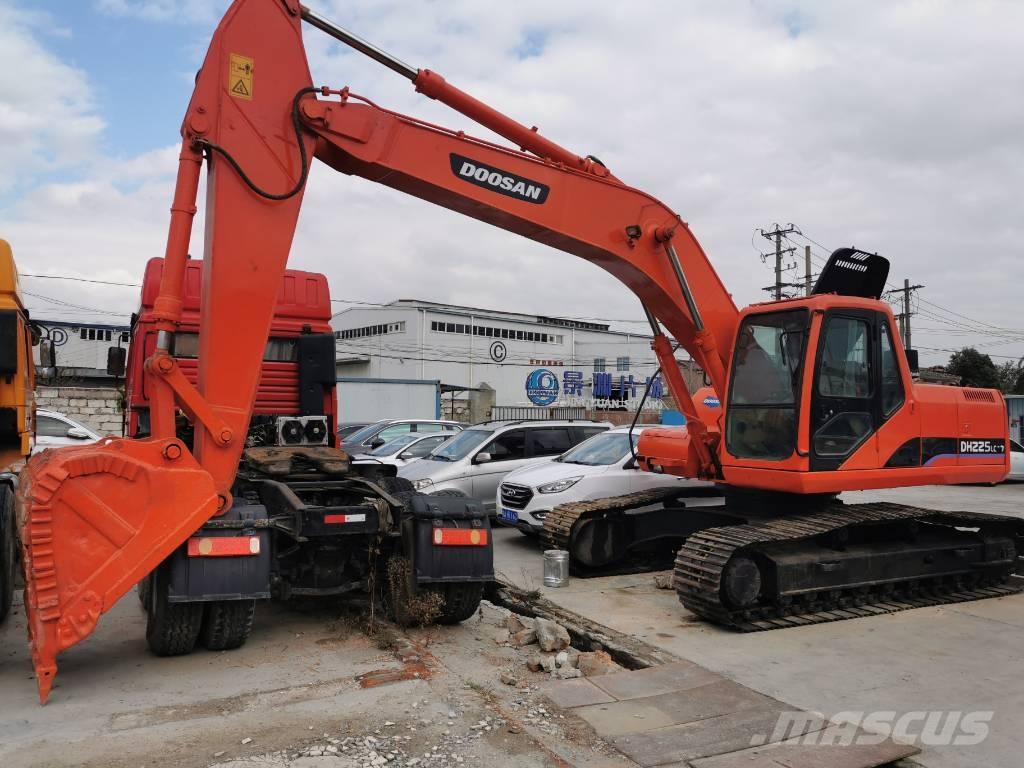 Doosan DH225LC-7 Roomikekskavaatorid