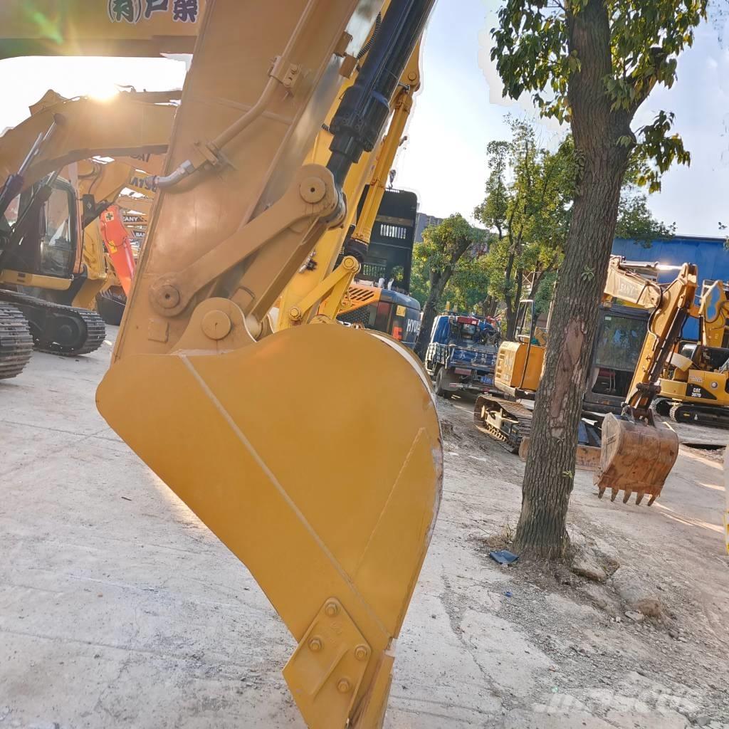 CAT 320 D Roomikekskavaatorid
