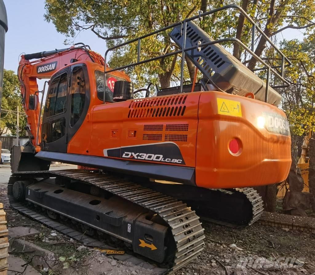 Doosan DX 300 LC Roomikekskavaatorid