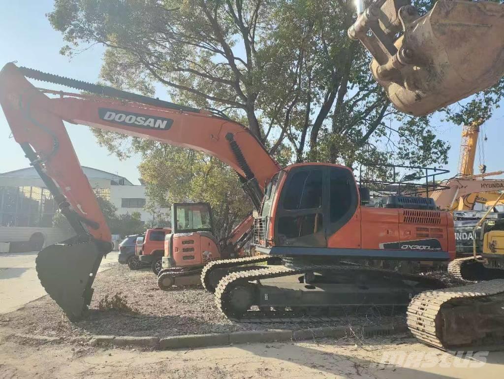 Doosan DX 300 LC Roomikekskavaatorid