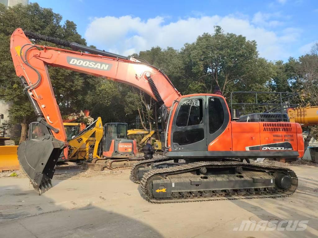 Doosan DX 300 LC Roomikekskavaatorid