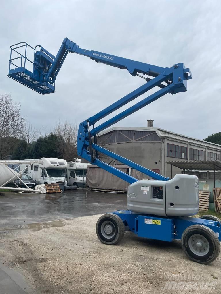 Genie Z 45/25 DC Iseliikuvad poomtõstukid