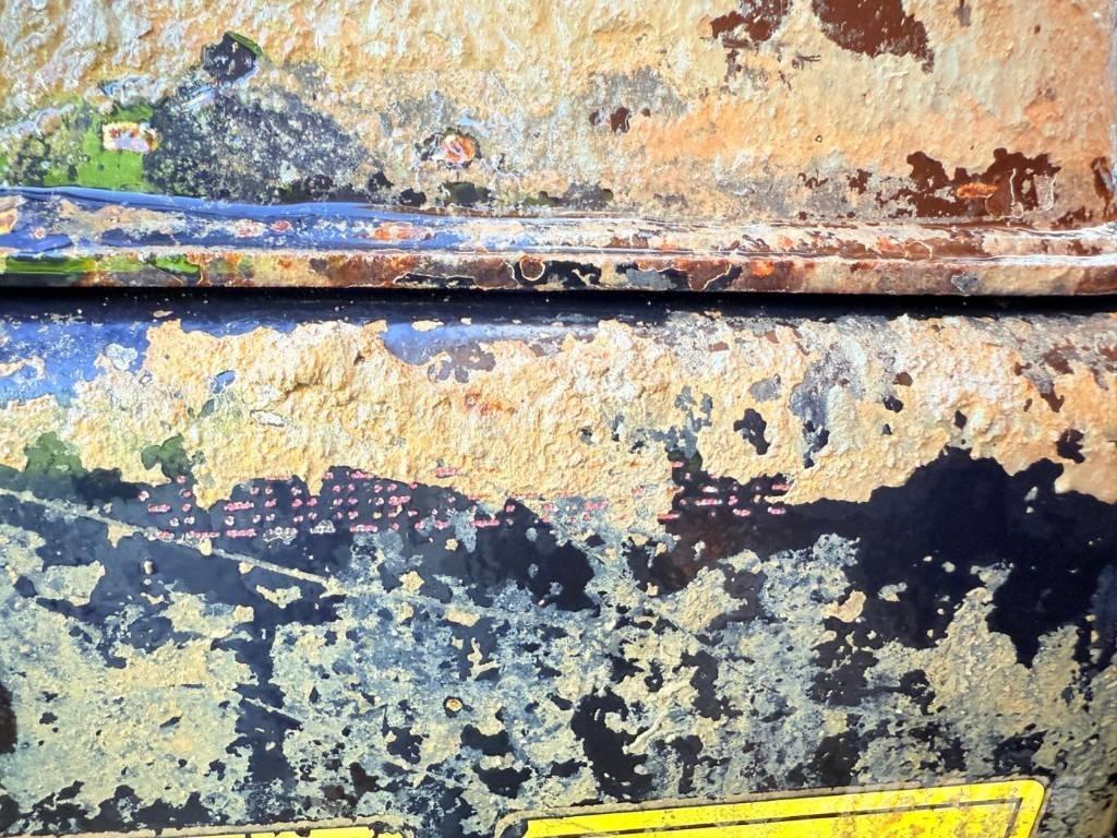 JCB 3TST Väikekallurid