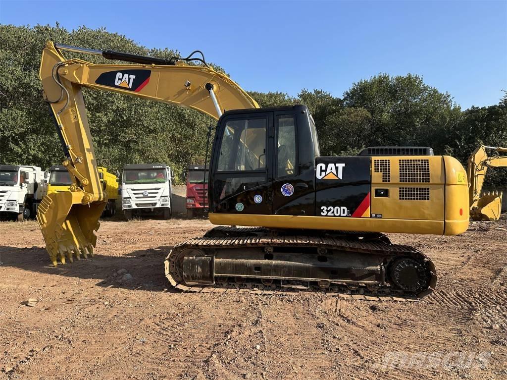 CAT 320D Roomikekskavaatorid