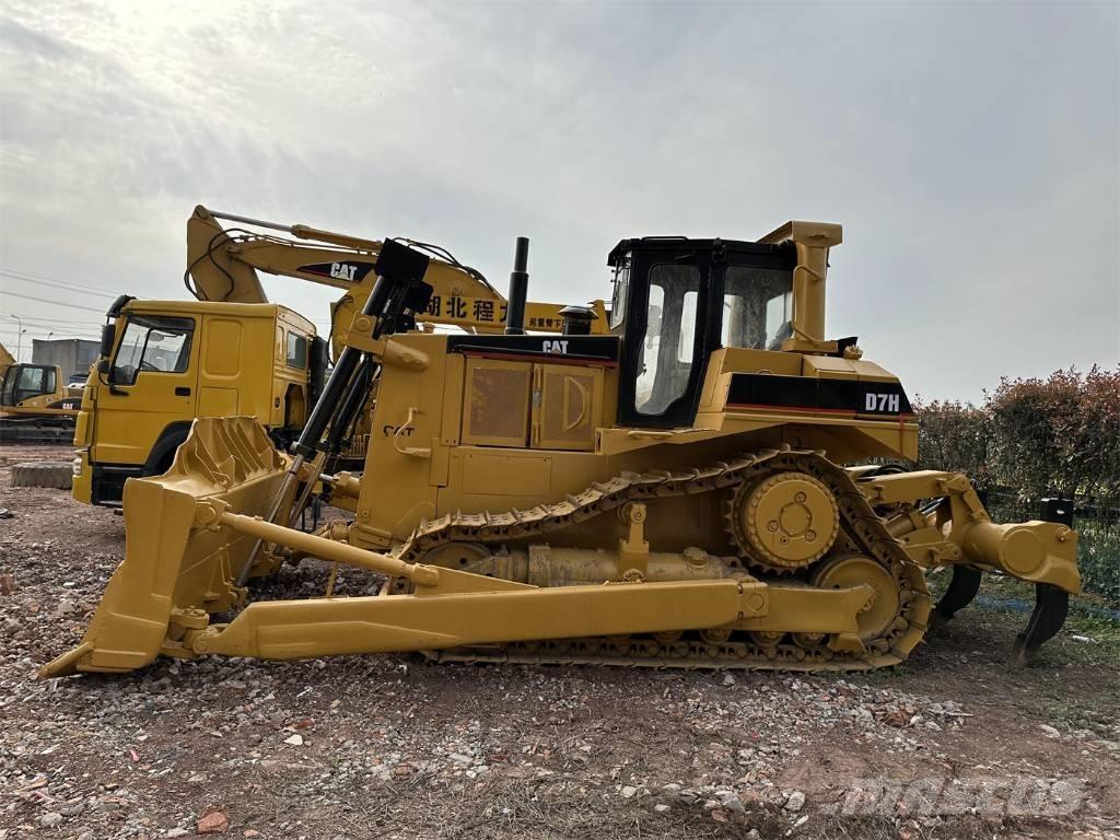 CAT D 7 H Buldooserid