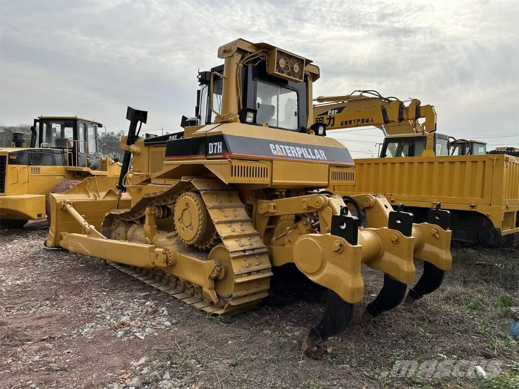 CAT D 7 H Buldooserid