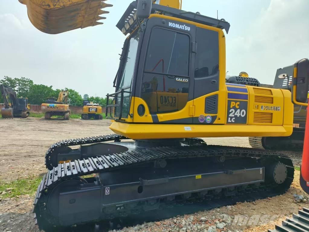 Komatsu PC 240-8 Roomikekskavaatorid