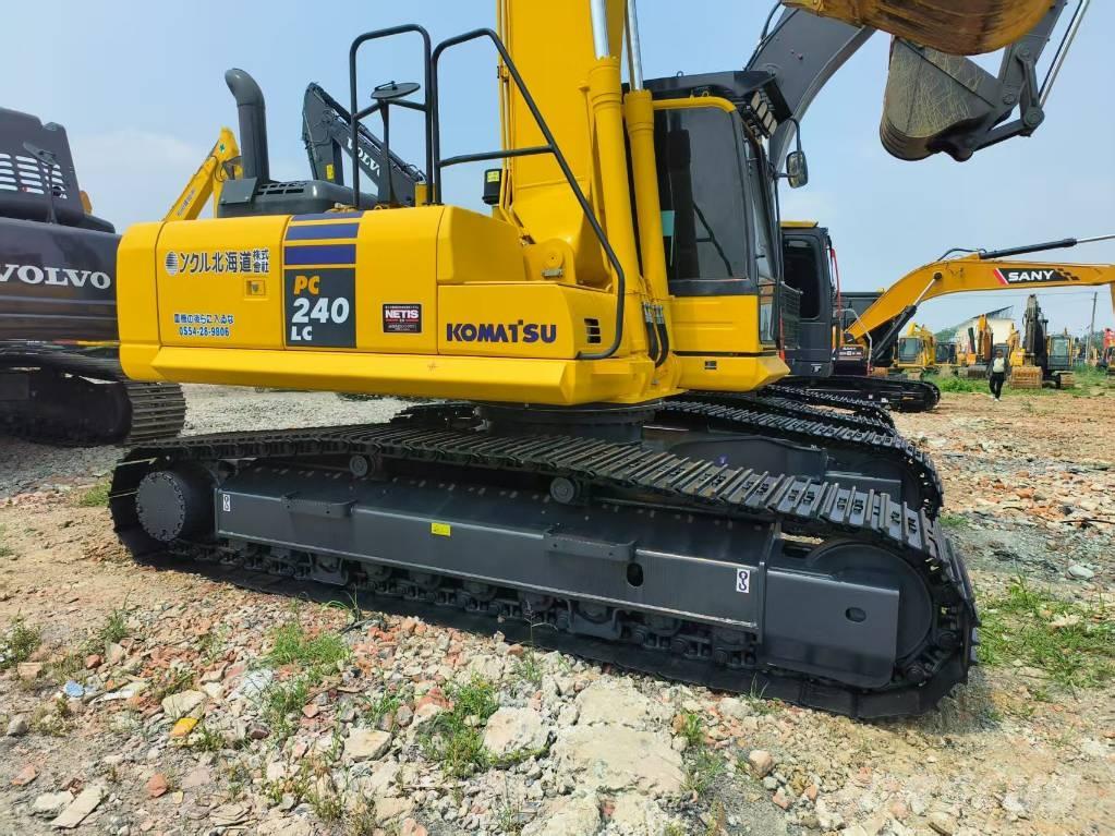 Komatsu PC 240-8 Roomikekskavaatorid
