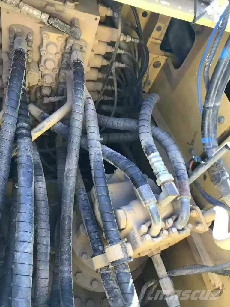 Komatsu PC 210 Roomikekskavaatorid