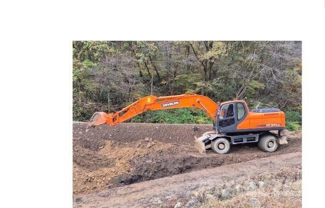 Doosan DX210WA Ratasekskavaatorid