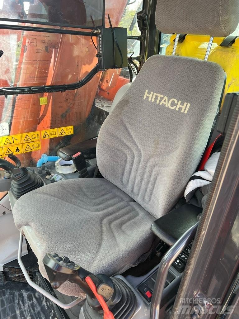 Hitachi ZX 135 US-6 Roomikekskavaatorid