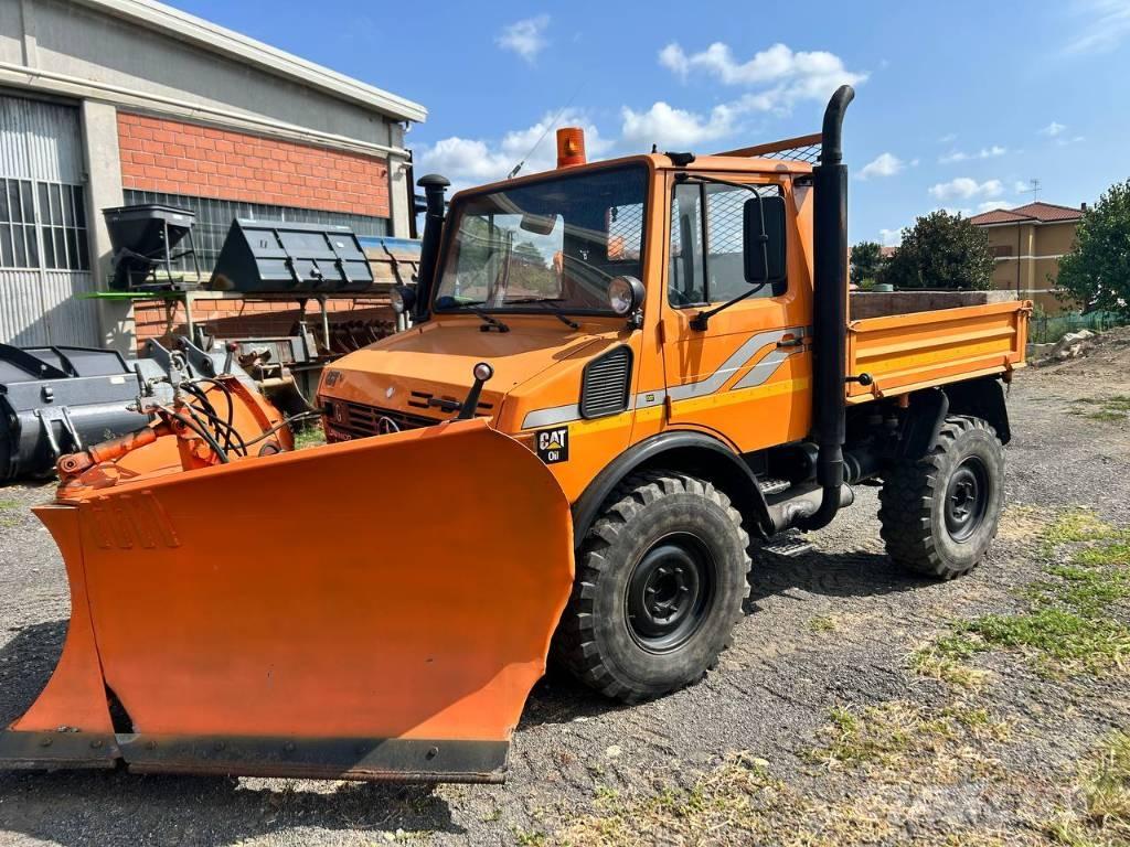 Mercedes-Benz unimog Furgoonautod