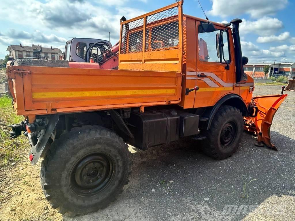 Mercedes-Benz unimog Furgoonautod
