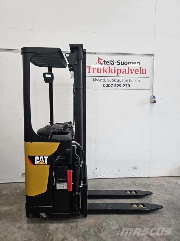 CAT NSR16N (Vuokralla) Platvormiga virnastajad