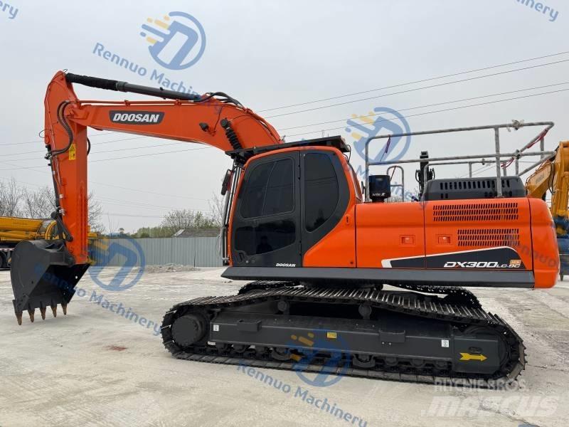Doosan DX 300 LC-9C Roomikekskavaatorid