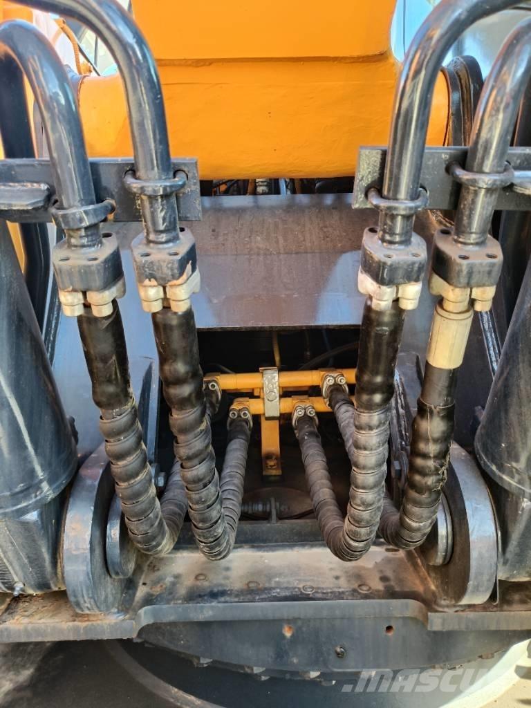 Hyundai R220LC-9S Roomikekskavaatorid