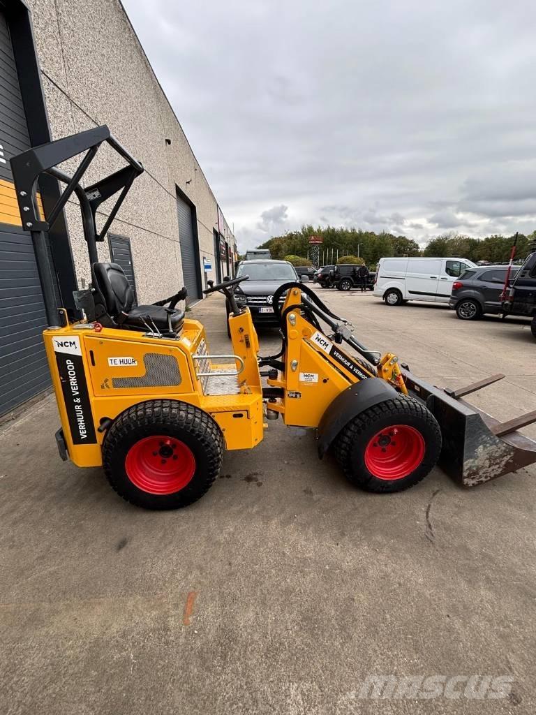 Knikmops KM 130 Rataslaadurid