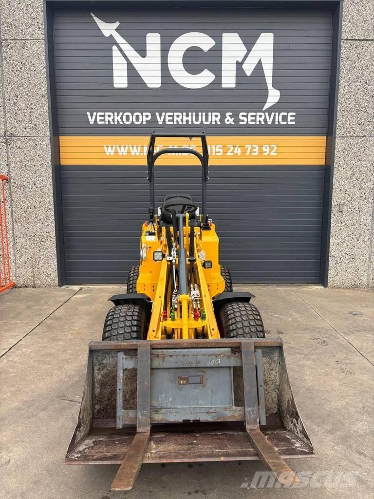 Knikmops KM 130 Rataslaadurid