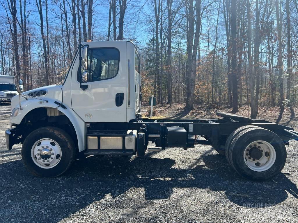 Freightliner M2106 Sadulveokid