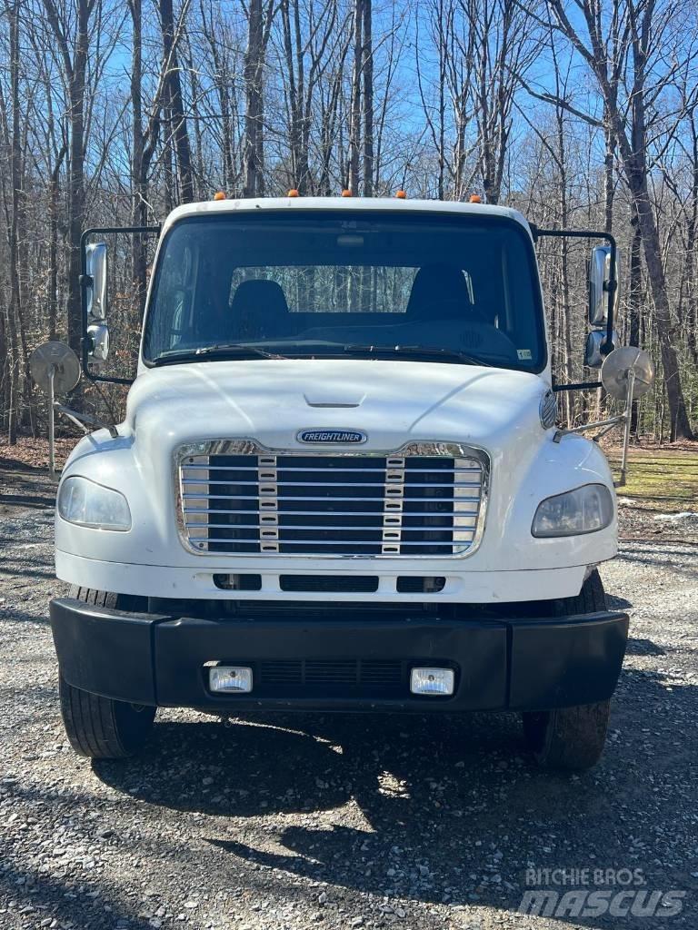 Freightliner M2106 Sadulveokid