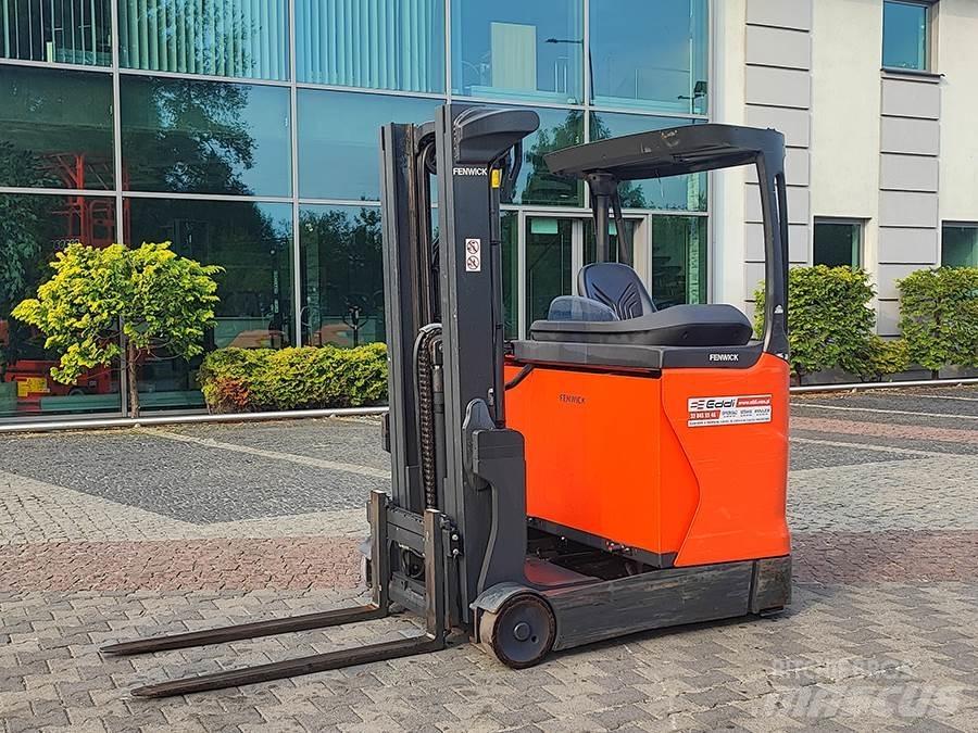 Linde R20B-01 Neljasuuna lükandmastiga tõstukid