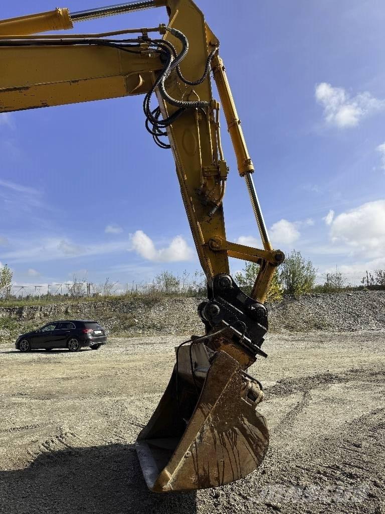 Komatsu PC 228 US-3 Roomikekskavaatorid