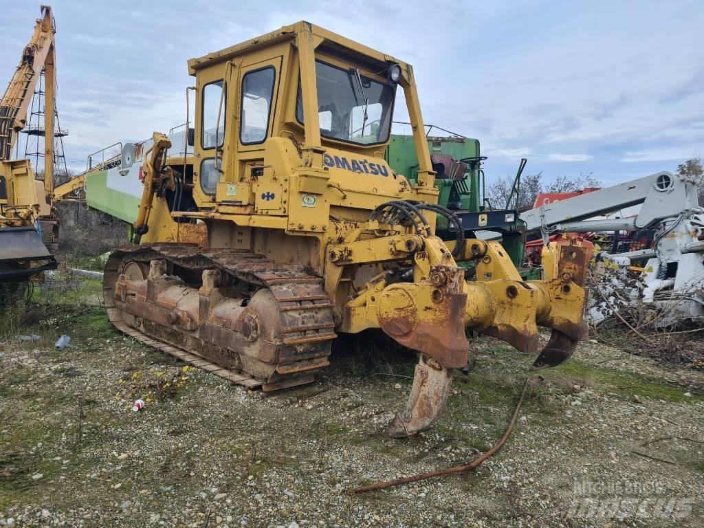 Komatsu D 85-18 Buldooserid