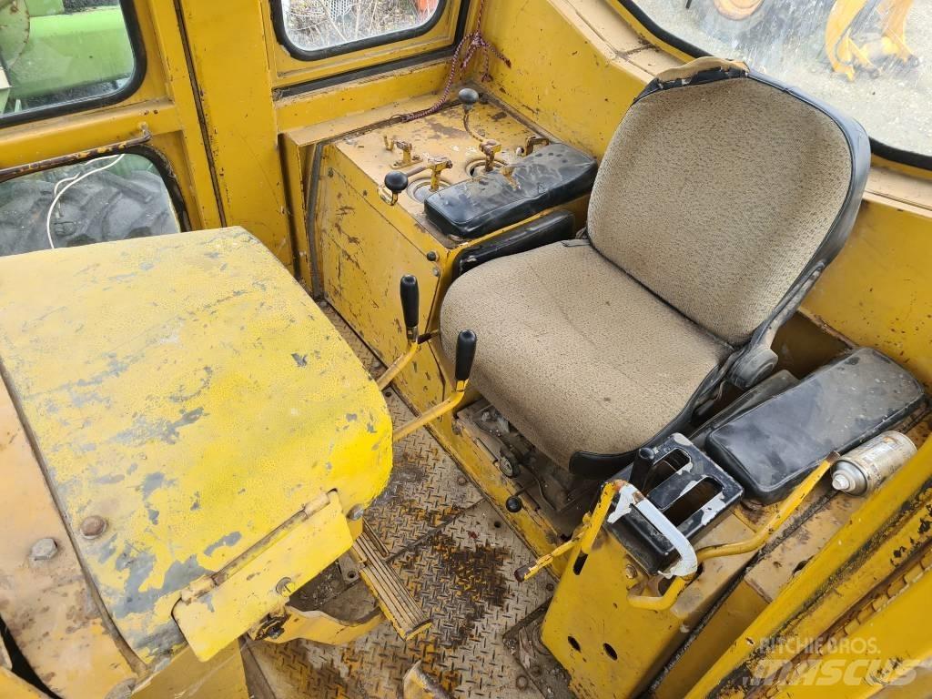 Komatsu D 85-18 Buldooserid