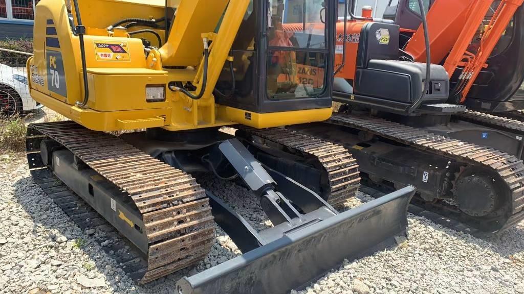 Komatsu PC 70-8 Roomikekskavaatorid