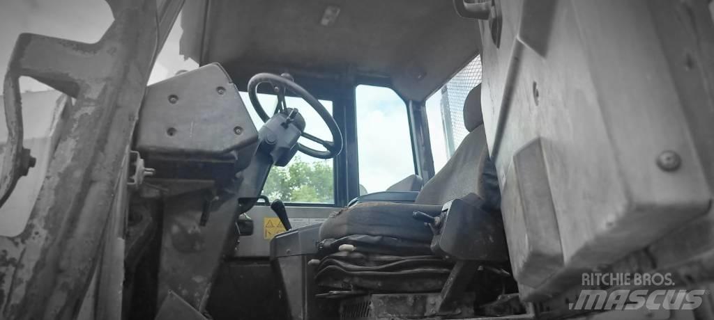 Komatsu HM 300-2 Liigendraamiga pinnaseveokid